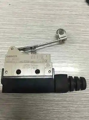 SHL-W2155 SHLW2155 1PC New Omron Enclosed Switch Roller NIB free shipping