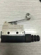 SHL-W2155 SHLW2155 1PC New Omron Enclosed Switch Roller NIB free shipping