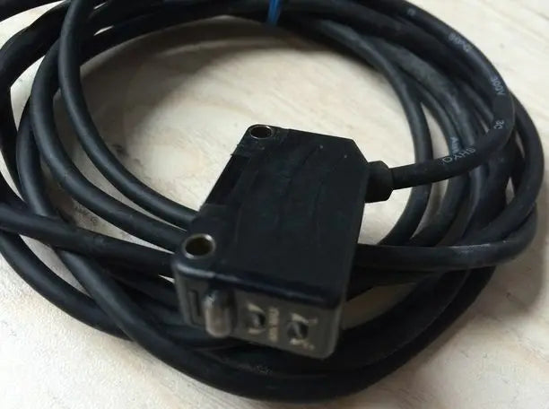 BJ100-DDT BJ100 DDT NEW AUTONICS Photoelectric Sensor free shipping