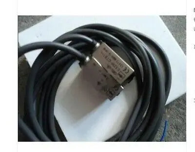 1pc new E3ZM-CT81-D E3ZM-CT81 5m