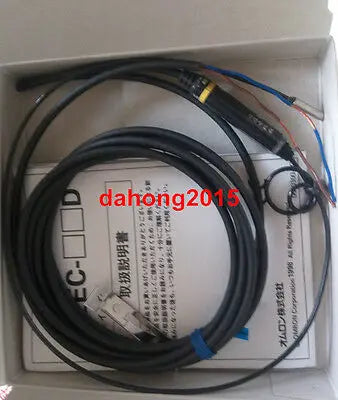 New IN BOX Omron PLC E2EC-CR8D1 2M  E2ECCR8D1