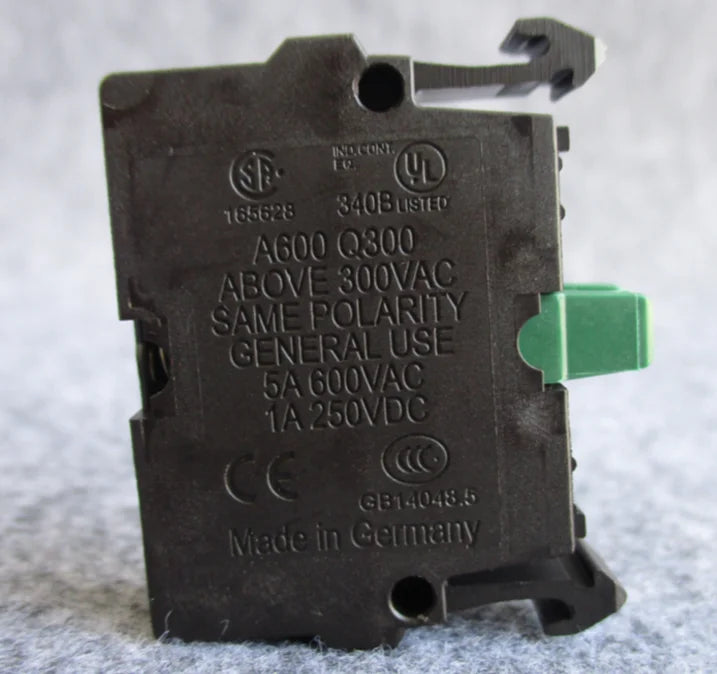 M22-K10 1PC New EATON MOELLER Muller button contacts free ship