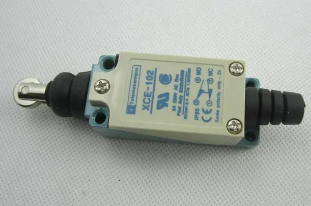 XCE-102 XCE102 1PC New Schneider Limit Switch free shipping