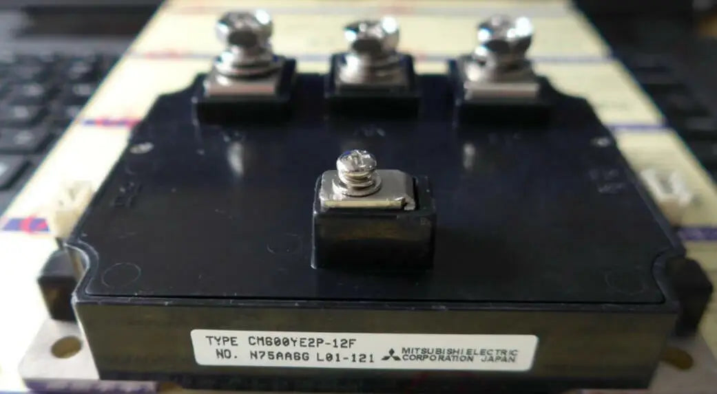 1PCS NEW MITSUBISHI CM600YE2P-12F CM600YE2P12F Power supply module