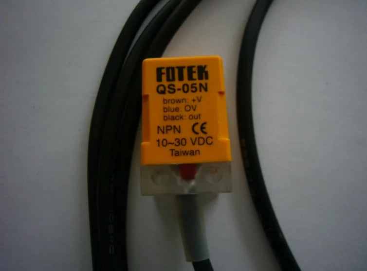 QS-05N QS05N NEW Fotek Proximity Sensor free ship