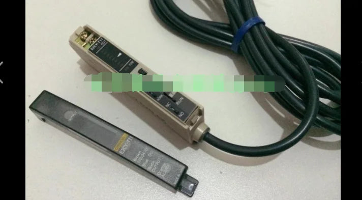 1PC  NEW    OMRON    E2CY-T11    free  shipping