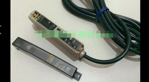 1PC  NEW    OMRON    E2CY-T11    free  shipping