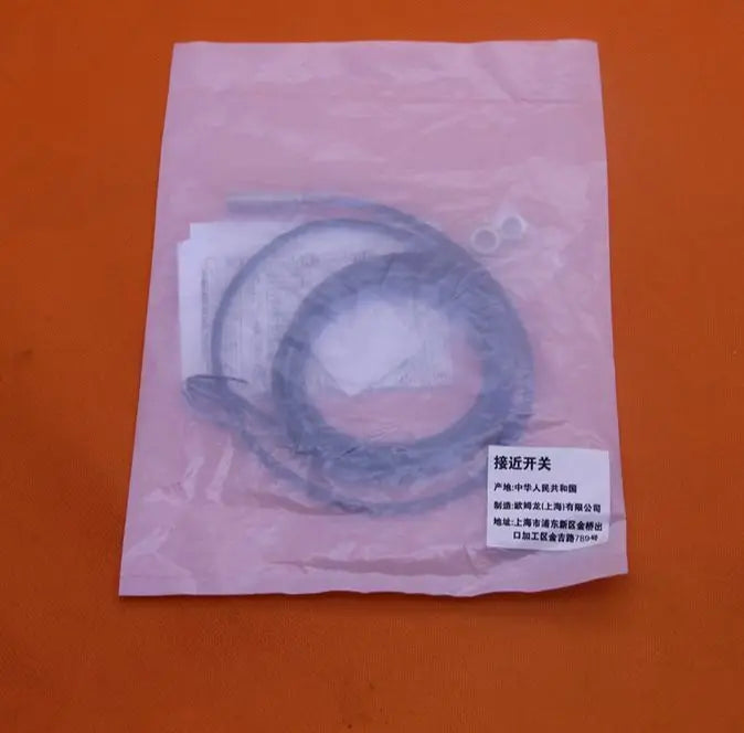 E2E-X1R5E2-Z E2EX1R5E2Z 1pcs Omron NEW IN BOX free shipping
