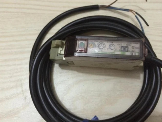 FX4-A3R FX4A3R 1PC NEW Panasonic / SUNX Fiber Optic Sensor Amplifier free ship
