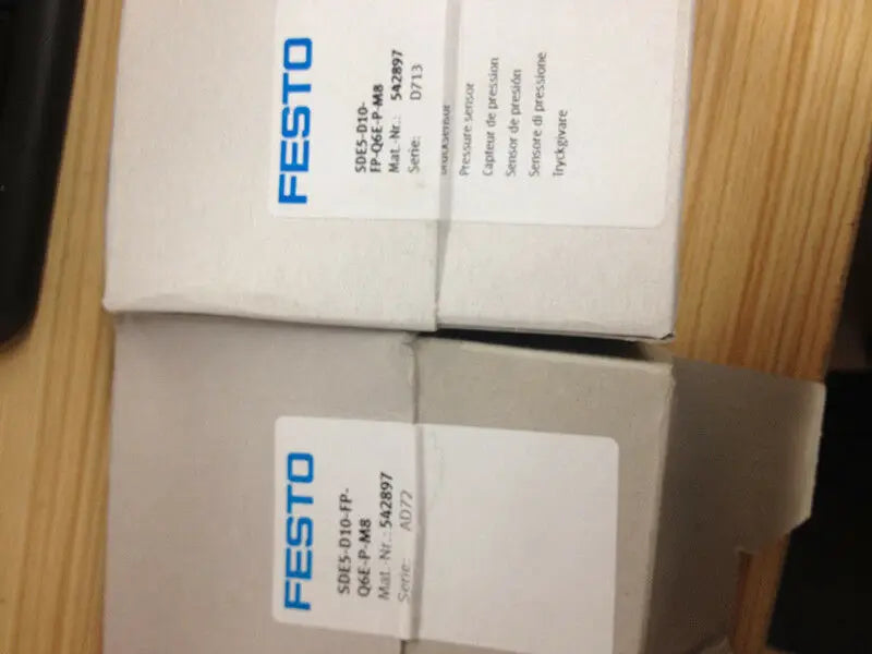 New  FESTO  Pressure sensor  SDE5-D10-FP-Q6E-P-M8   542897  free shipping