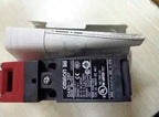 D4NS-2BF D4NS2BF 1PC New OMRON GUARD LOCK SAFETY DOOR SWITCH free shipping