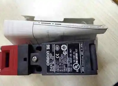 D4NS-2BF D4NS2BF 1PC New OMRON GUARD LOCK SAFETY DOOR SWITCH free shipping
