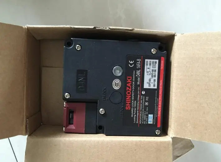 D4NL-1AFA-B D4NL1AFAB New Omron New in box free shipping
