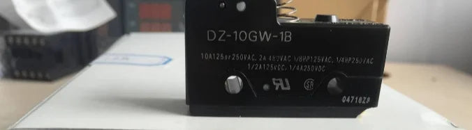 DZ-10GW-1B DZ10GW1B 1PC New Omron Limit Switch free ship