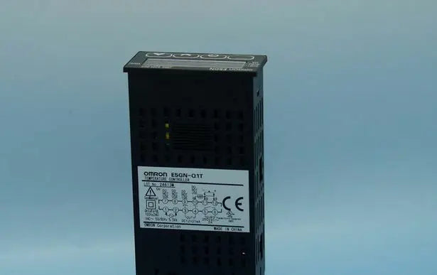 E5GN-Q1T E5GNQ1T New Omron Temperature Controller 100-240VAC free shipping