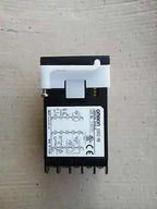 USED Omron E5CZ-R2