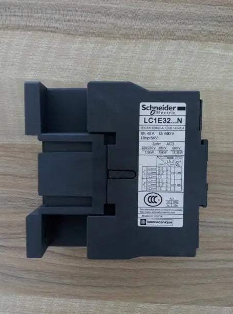 LC1-E3201M5N LC1E3201M5N AC220V New Schneider Contactor free shipping
