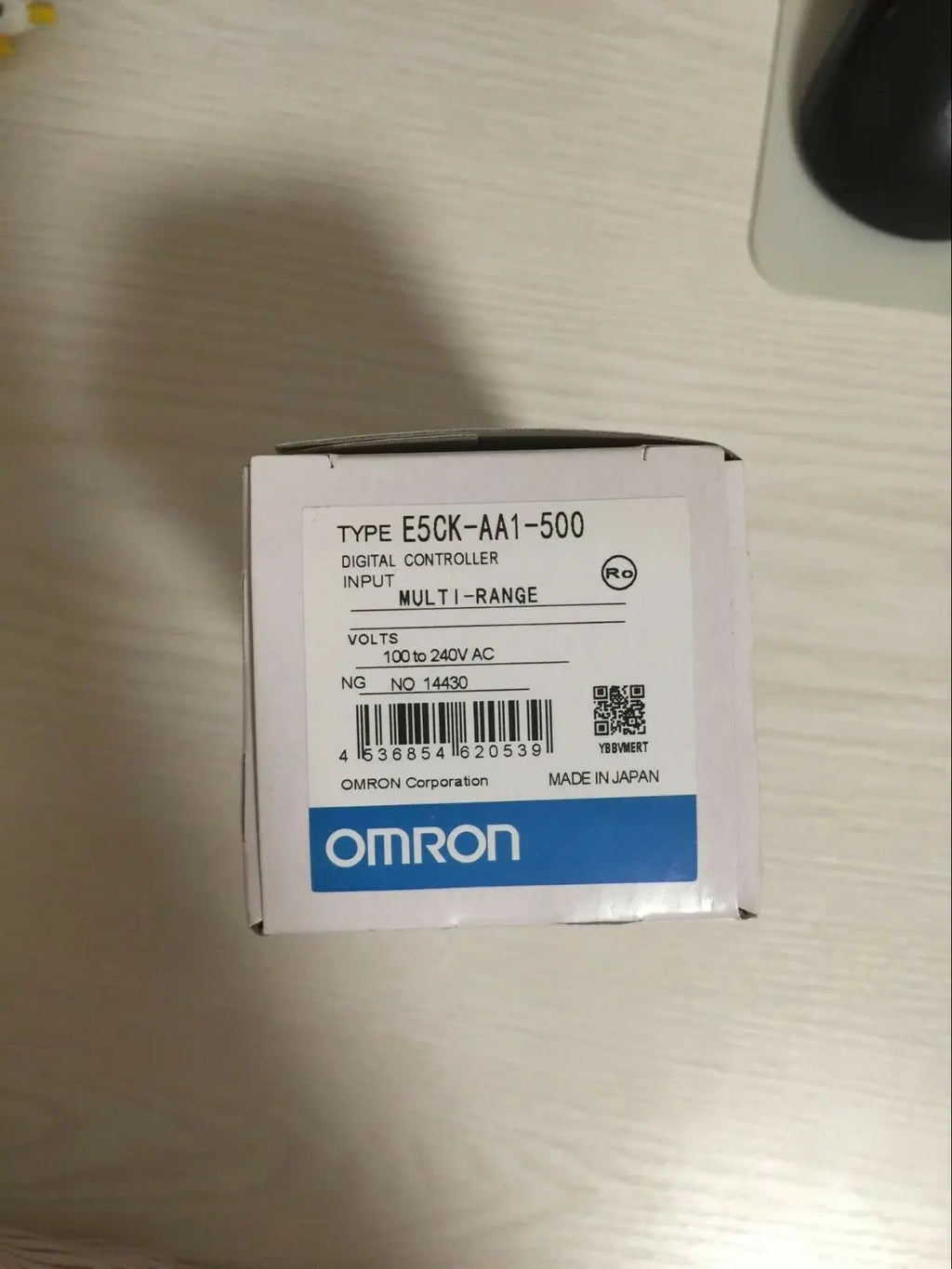 NEW IN BOX OMRON E5CK-AA1-500
