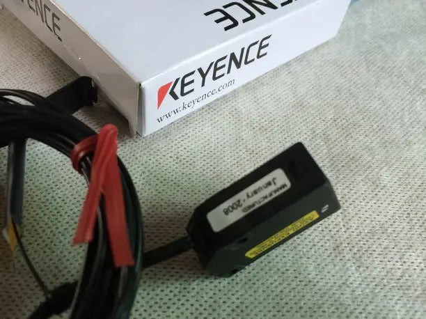1PC NEW in box KEYENCE LV-H35F LV H35F Sensor free shipping