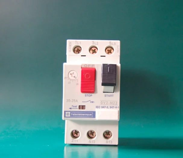 1PC  NEW   SCHNEIDER    GV2-M22C    free  shipping