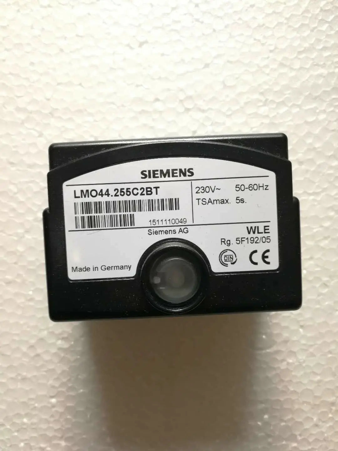 New  Siemens  LMO44.255C2BT  controller  free shipping