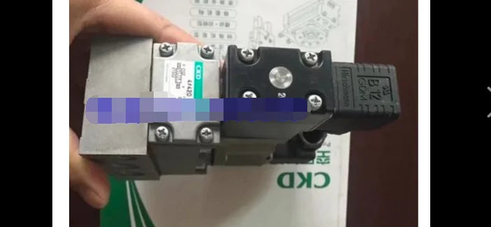 1PC  NEW  CKD   4F420-10-DC24V    4F420-10  DC24V   free  shipping