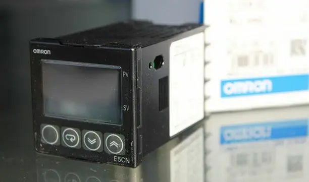 E5CN-Q1TU E5CN Q1TU 100-240VAC New OMRON Temperature Controller free shipping