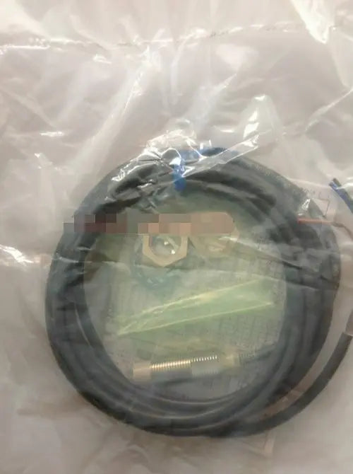 E2E2-X5MF1 E2E2X5MF1 1PC New OMRON Photoelectric Switch free shipping