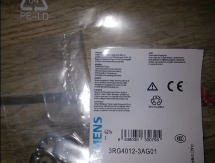 3RG4012-3AG01 3RG40123AG01 1PC NEW Siemens Proximity Sensor free shipping