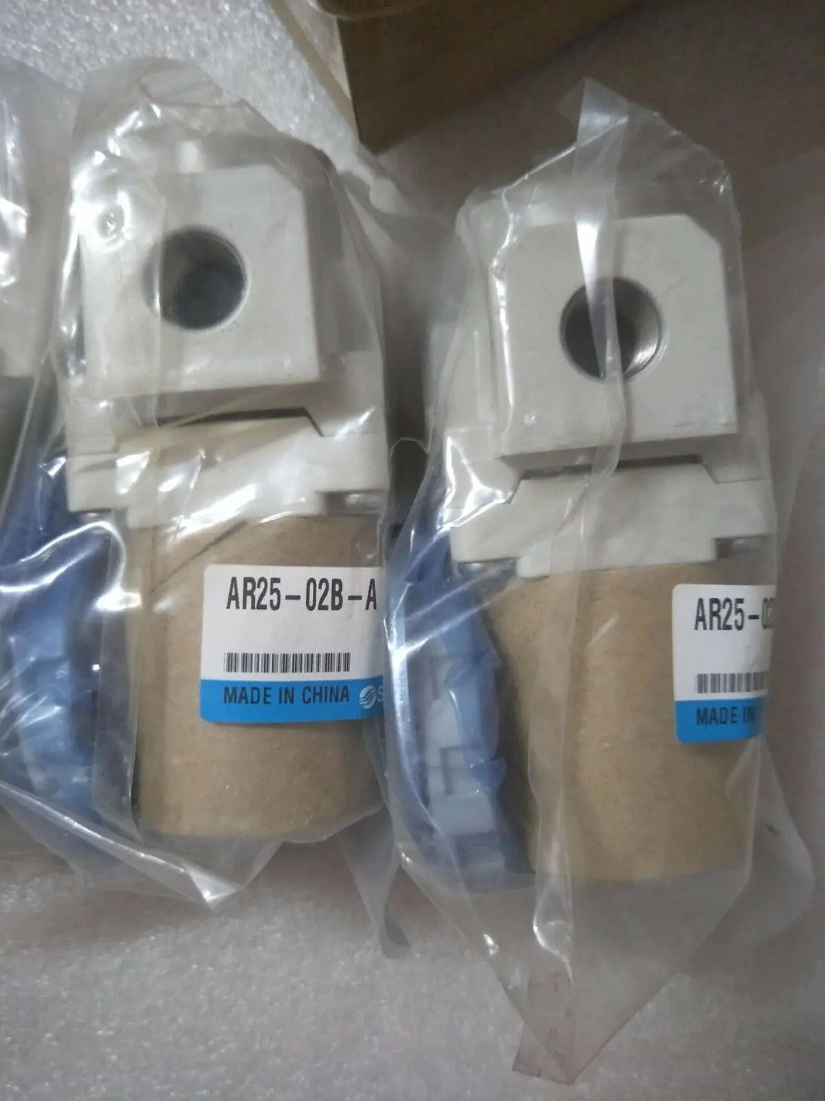 New SMC AR25-02B-A pressure regulating valve free shipping