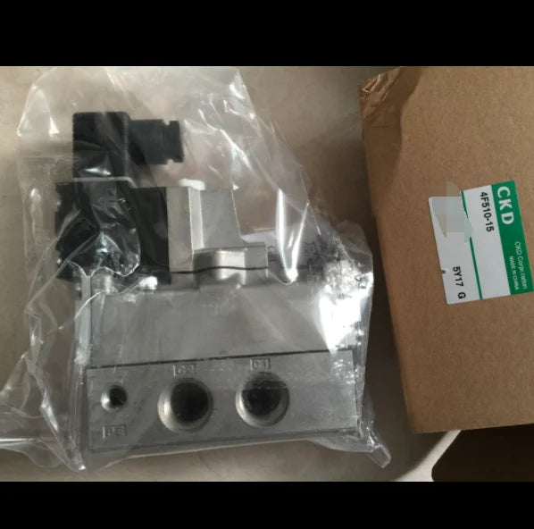 1PC  NEW  CKD  4F510-15-AC110V    4F510-15   AC110V   free  shipping
