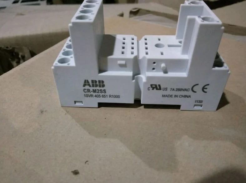 CR-M2SS CRM2SS 1PC New ABB Relay Socket free shipping