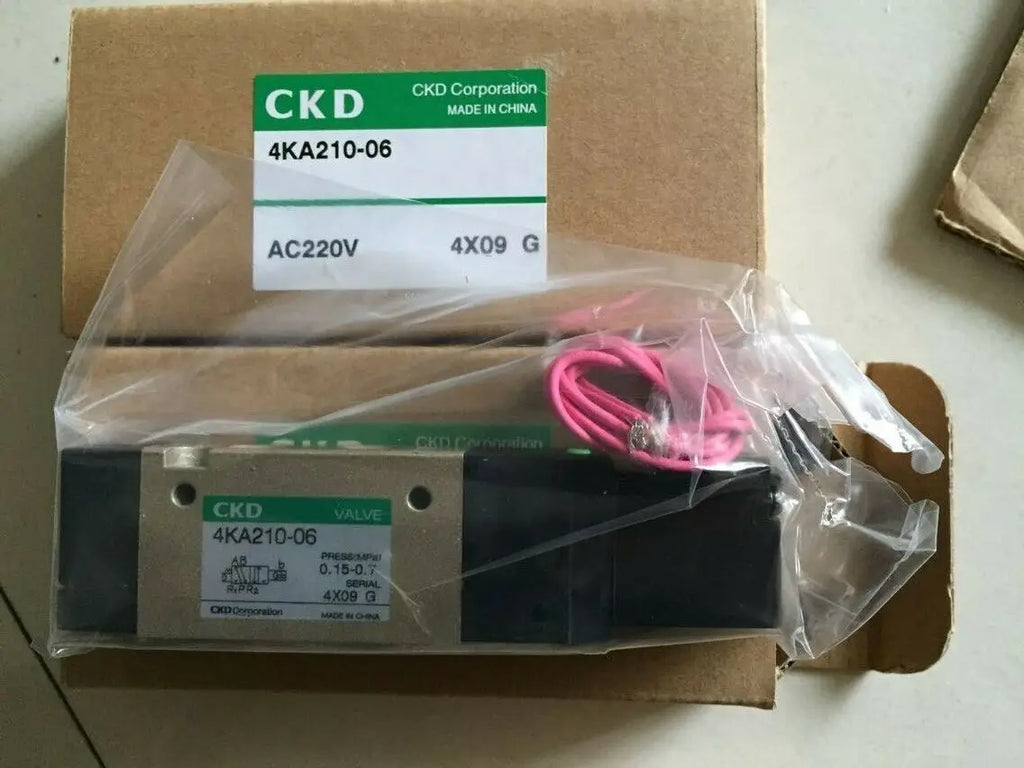 1PC  NEW   CKD   4KA210-06-AC220V   4KA210-06  AC220V    free  shipping