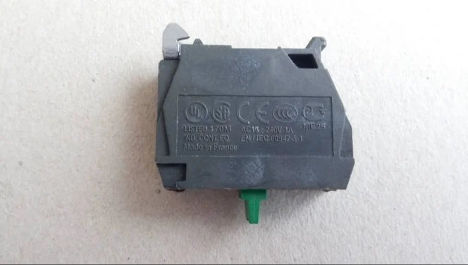 ZEN-L1111 ZENL1111 1PC New Schneider auxiliary contact free shipping