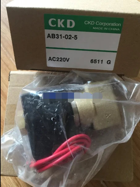 1PC  NEW  CKD   AB31-02-5-AC220V    AB31-02-5   AC220V   free  shipping