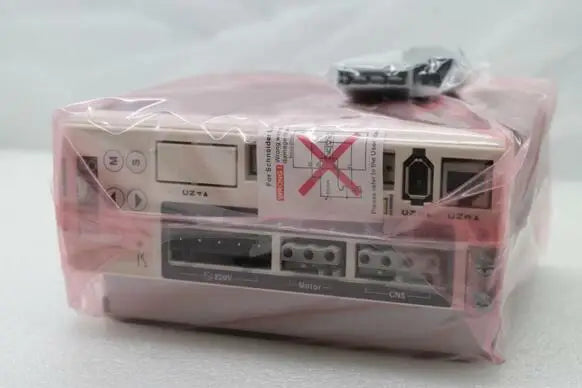 New in Box Schneider Servo Drive LXM23DU10M3X  FREE SHIPPING