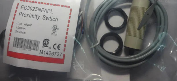 EC3025NPAPL 1PC NEW Carlo Gavazzi Capacitive switch free ship