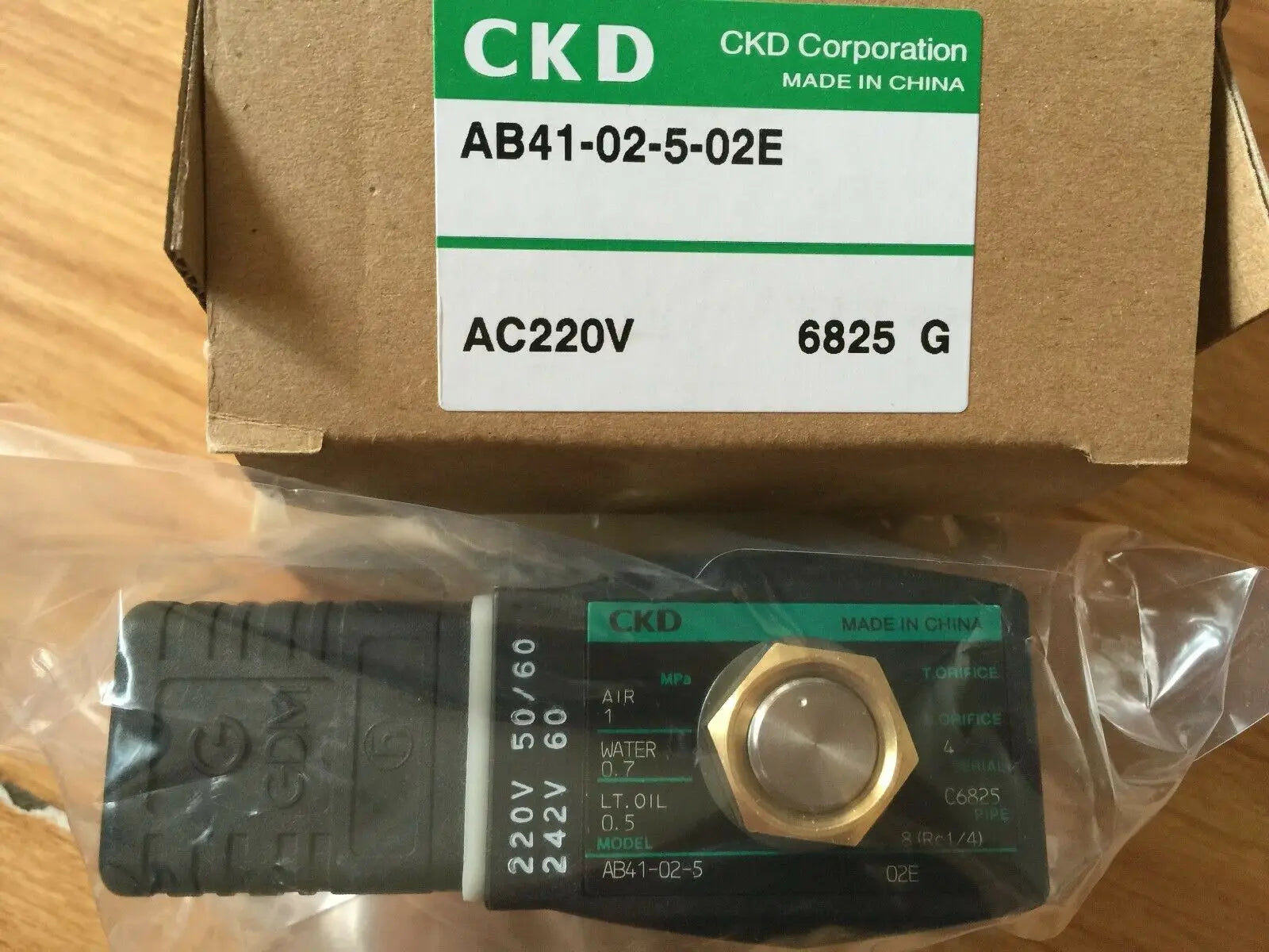 1PC  NEW   CKD  AB41-02-5-02E-AC220V  AB41-02-5-02E  AC220V  free  shipping