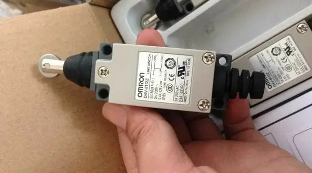 D4V-8112Z D4V 8112Z 1PC Omron Limit Switch free shipping