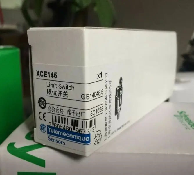 XCE-145 NEW IN BOX Schneider Telemecanique Limit Switch free shipping