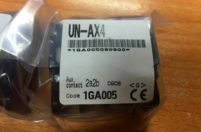 UN-AX4 UNAX4 1PCS NEW Mitsubishi Auxilary Contact Block free shipping