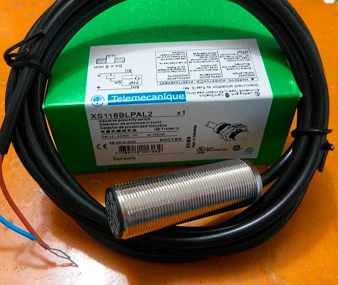 XS118BLPAL2 1PC NEW IN BOX Telemecanique Proximity Switch free ship