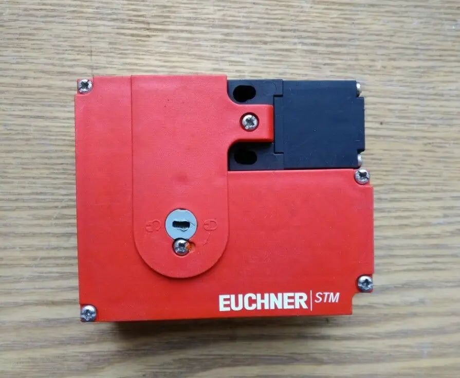 New EUCHNER STM1N-242B024-M Safety door switch free shipping