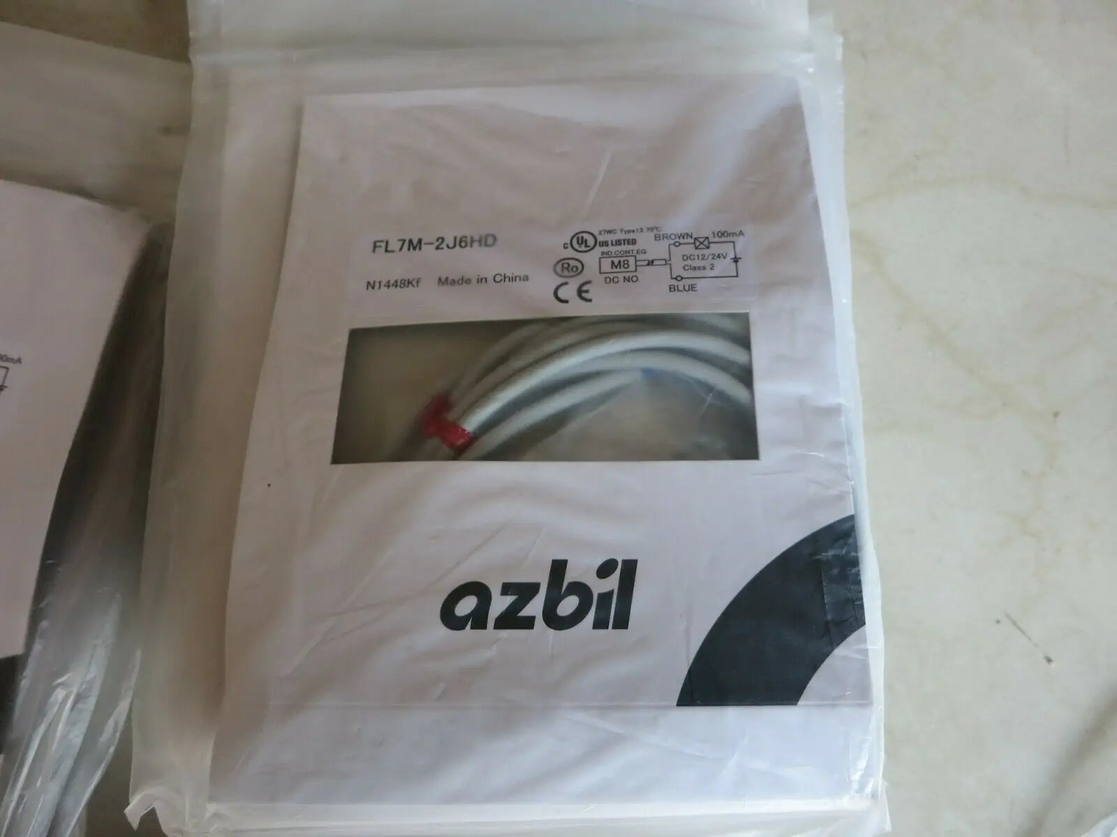 1PC   NEW    Azbil    FL7M-2J6HD    free   shipping