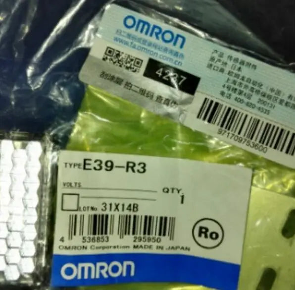 E39-R3 E39 R3 1PC NEW IN BOX OMRON Sensor Reflector free shipping