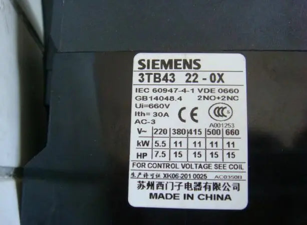 3TB4322-0XM0 3TB43 22-0XM0 220VAC New in box SIEMENS Contactor free ship