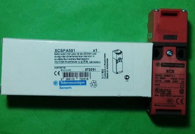 New  Schneider Telemecanique Safety Switch  XCSPA591 free shipping