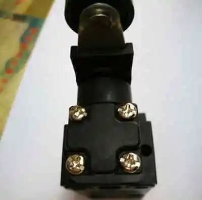 D4N-1122 D4N1122 1PC New Omron Limit Switch free shipping