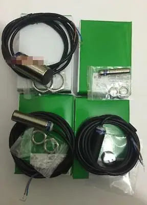 1PC NEW Schneider XS1N30PA349 Free Shipping
