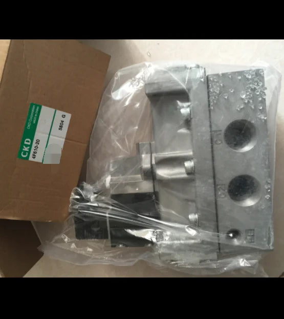 1PC  NEW  CKD  4F610-20-AC220V    4F610-20   AC220V   free  shipping